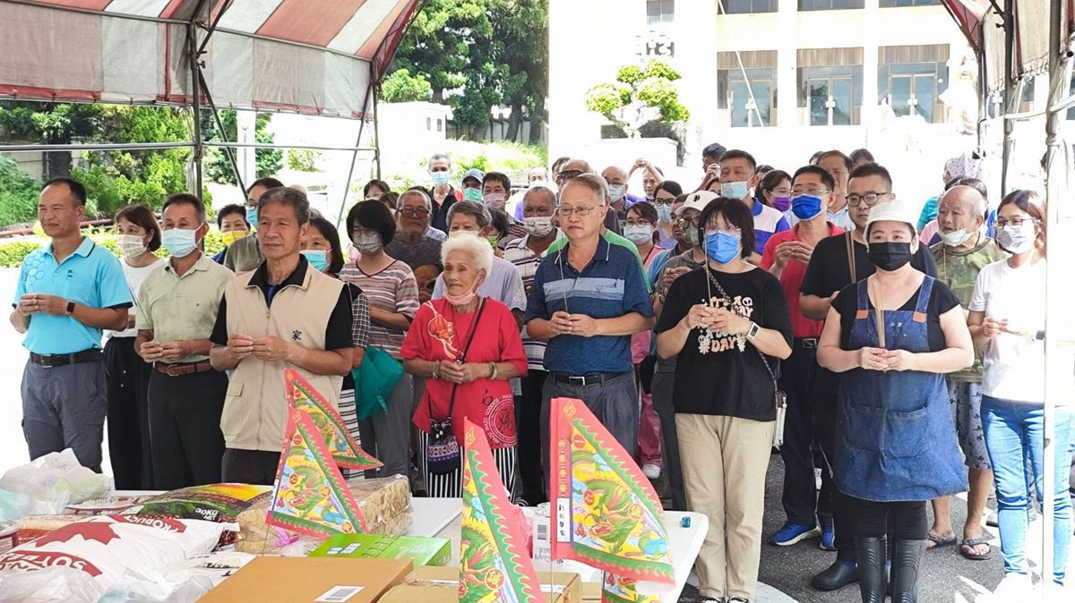 榮家中元普渡祭英魂　為無形眾生與亡故榮民供奉祭品祈求庇福