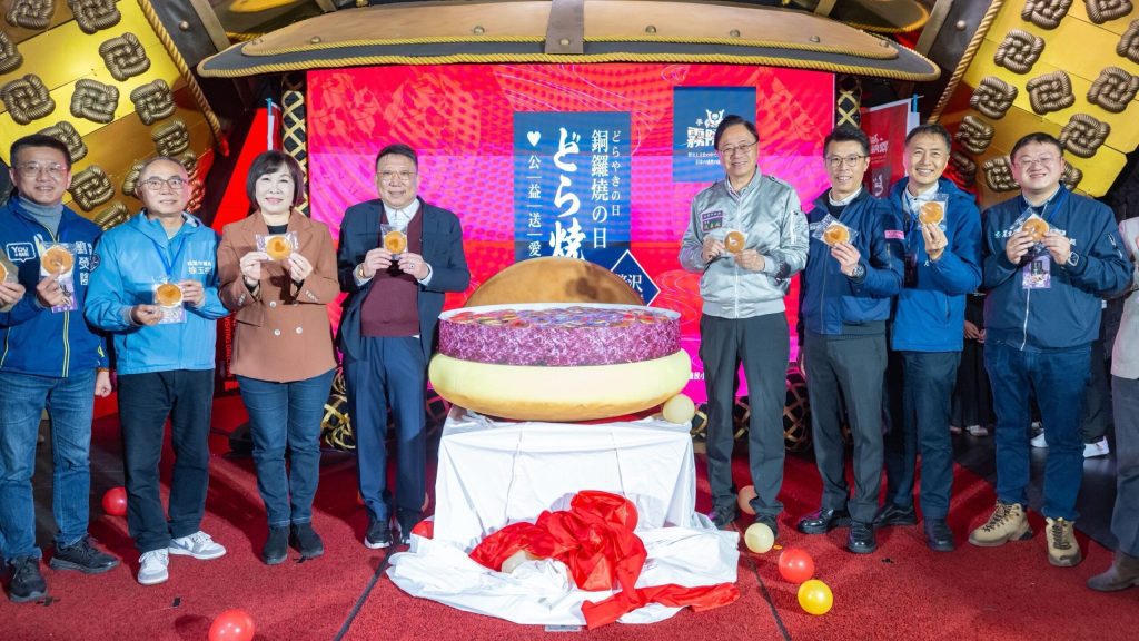 愛心滿滿!手信坊封館招待500名弱勢兒童     張善政感謝企業善舉