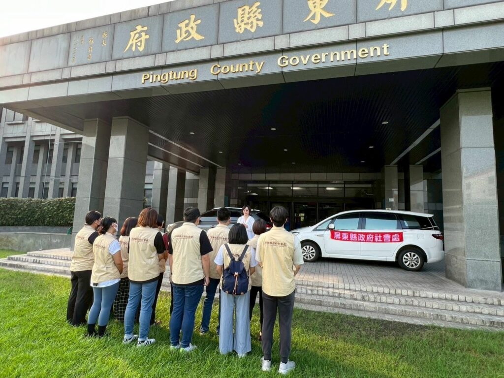 屏縣府支援花蓮復原再接力 社會處26位專業社工協力大進國小收容所