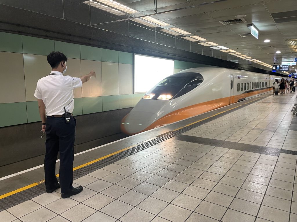 估上午脫離樺加沙暴風圈 高鐵宣布周二全線正常營運