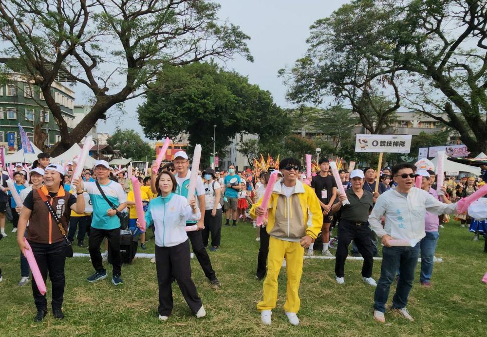 迎接全民運在屏東千人遊行嘉年華　周春米、潮州土狗帶領齊跳主題曲「綻放」