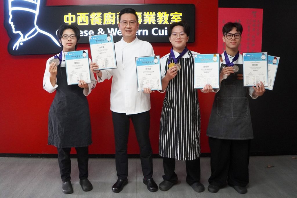 師徒領航成果非凡   FHC烹飪賽大葉餐旅系勇奪1金4銀1銅