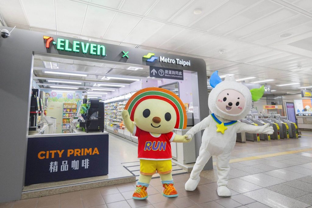 北捷與7-ELEVEN聯名店開幕　台大醫院站打造列車主題便利空間