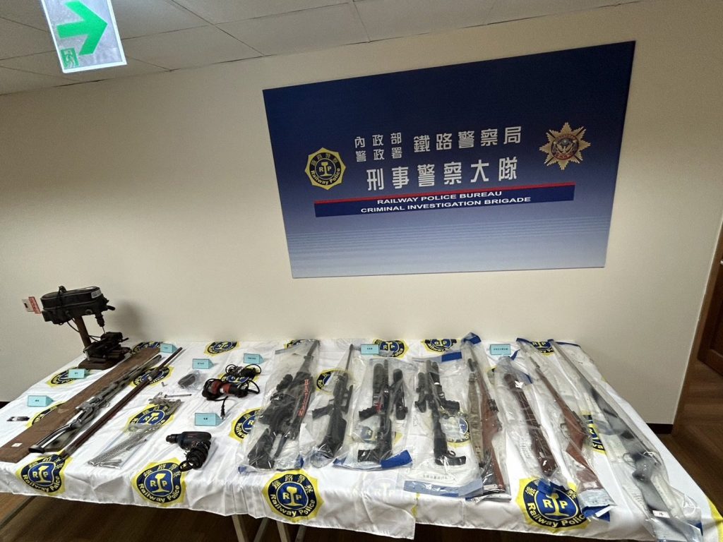 影音/鐵路警察局破獲地下兵工廠   起出長槍十餘枝