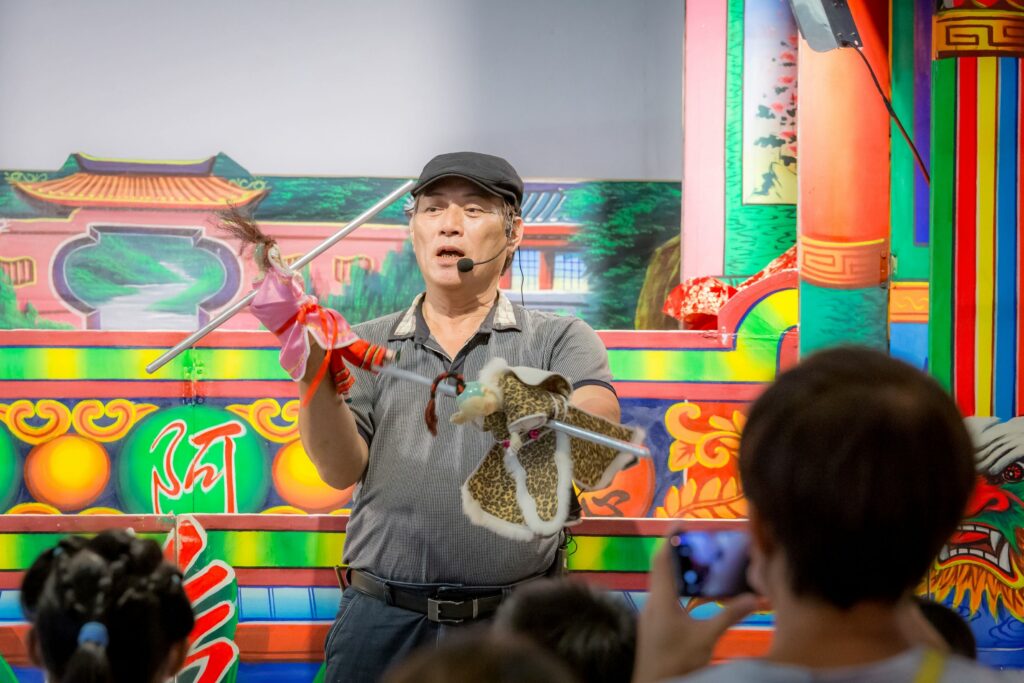 屏東布袋戲躍上國際舞台　臺日漫畫展大展掌中技藝