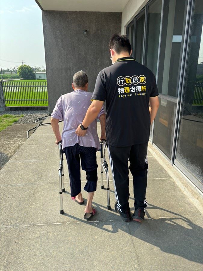 幫助失能長者   提供自立照護