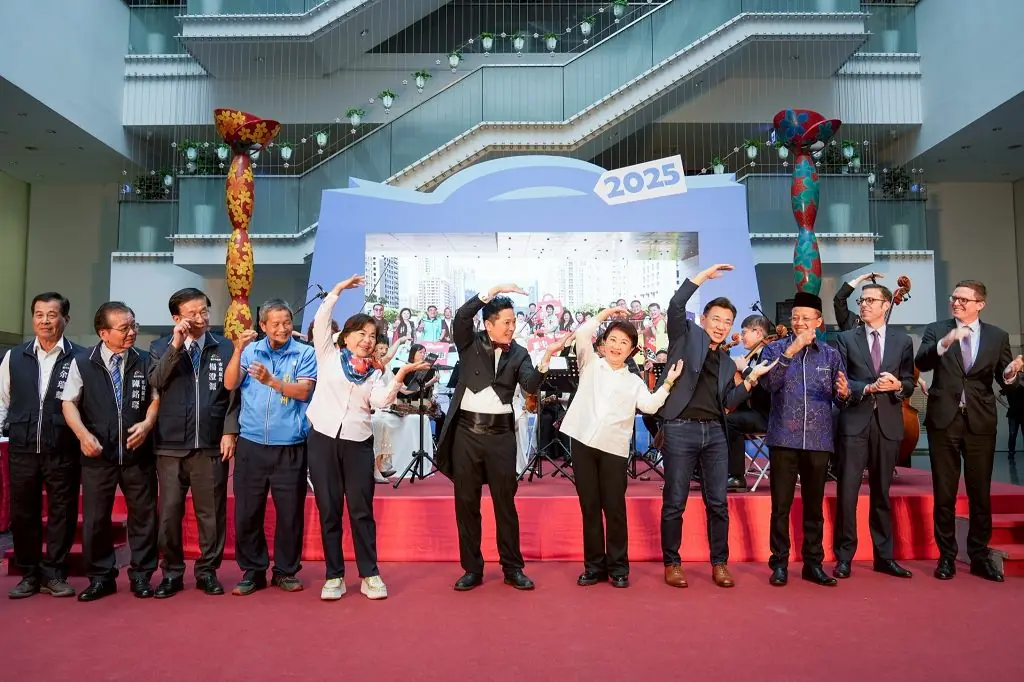 2025台中購物節10/24開跑  盧秀燕送出第七戶好宅 6國大使合體代言展現國際力