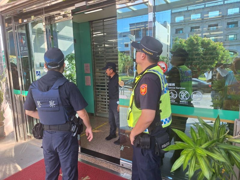 東港警超前部署　強化巡簽與護鈔服務 全面守護普發現金ATM提領安全