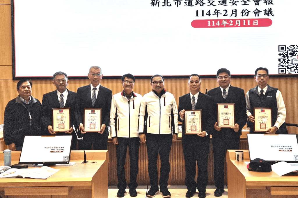 新北公車服務評鑑出爐     5家業者奪優等     侯友宜親自表揚