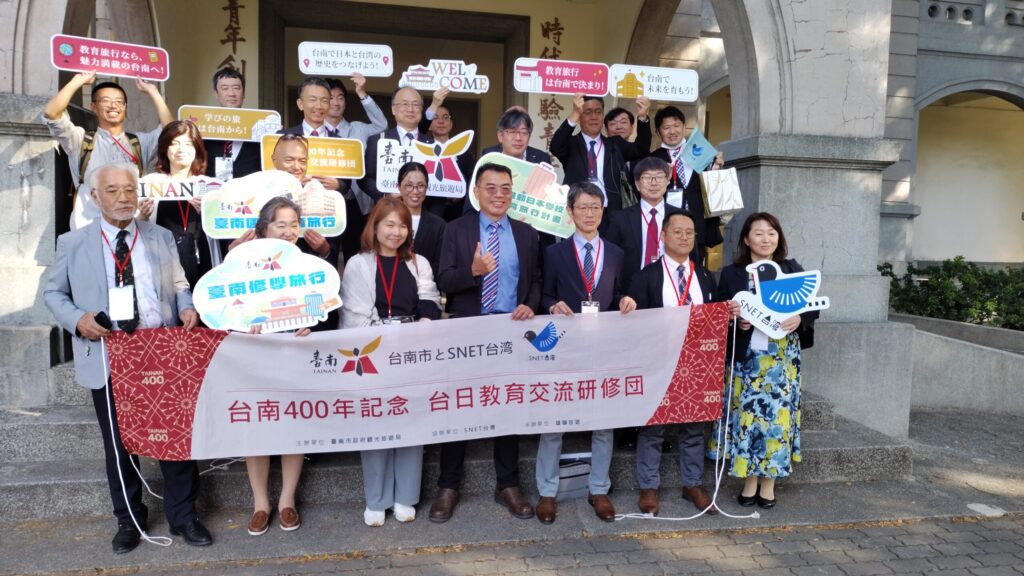 台日教育研修團參訪台南一中　讚嘆百年大榕樹、校史館及文物館