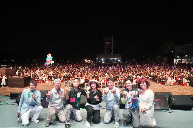 屏東狂客音樂祭上萬人次湧入！ ELLA 壓軸經典連發　縣長陪樂迷搖擺