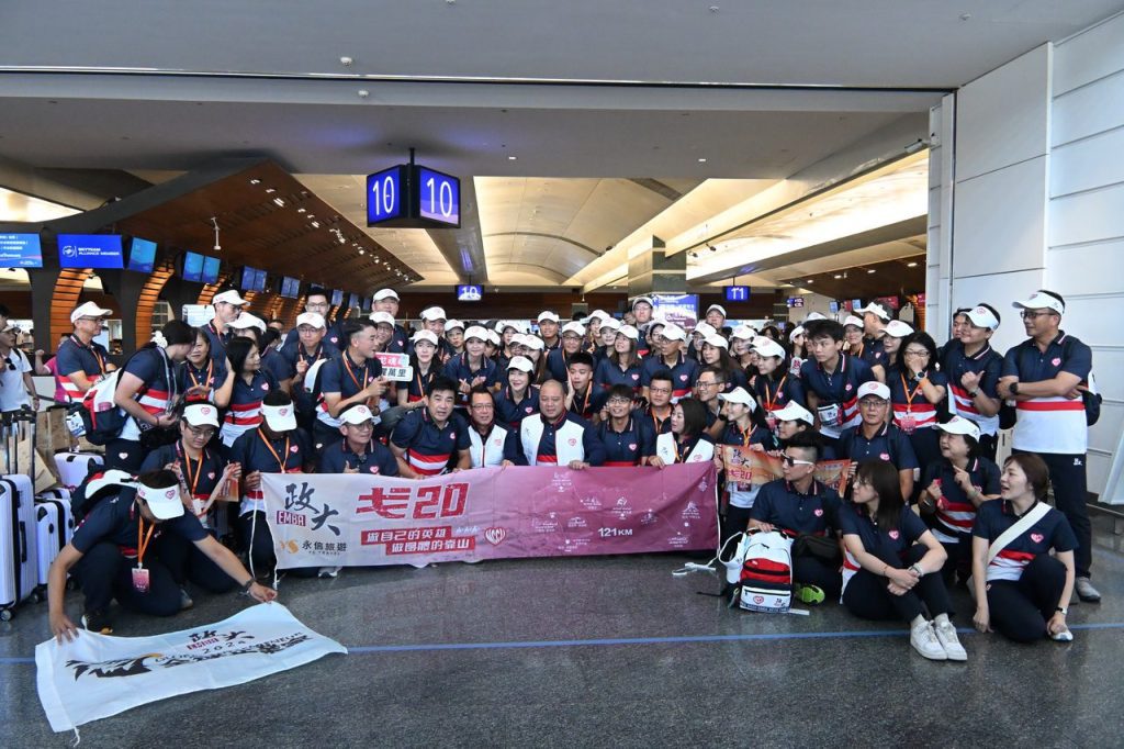 影音/創台灣紀錄！政大EMBA近百人挑戰戈壁馬拉松