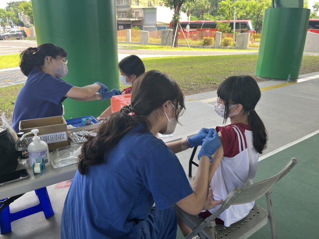 民眾施打疫苗踴躍 　屏縣府中秋連假護健康不打烊