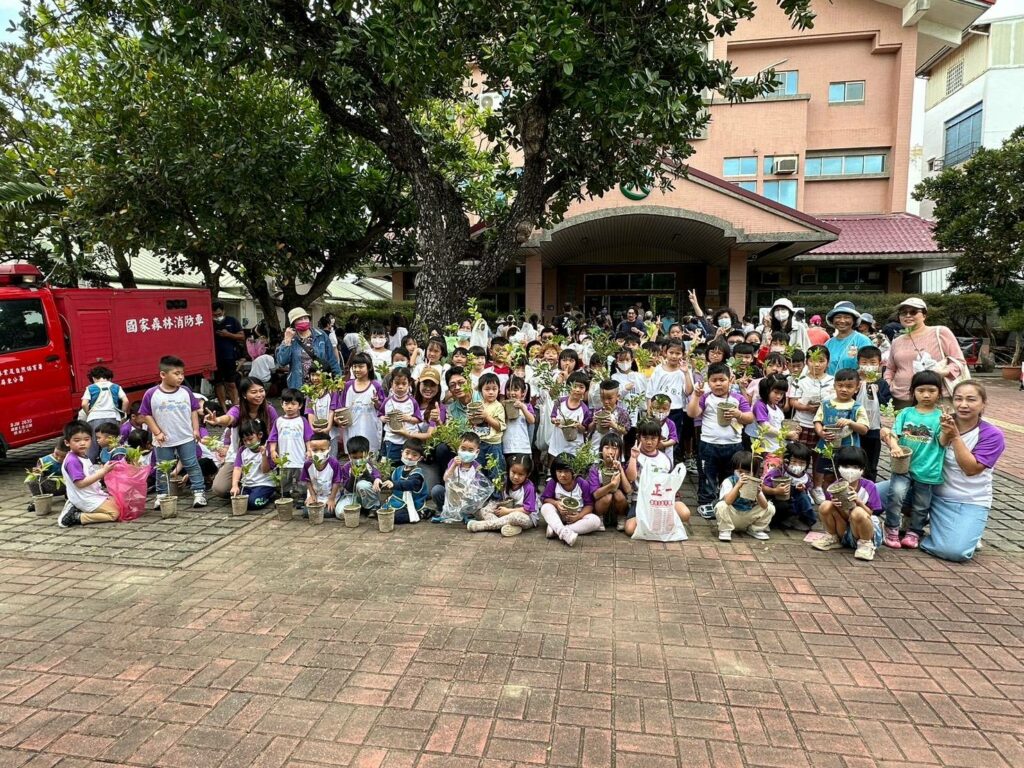 林業保育署屏東分署114年植樹月　恆春國小參與贈苗活動熱鬧登場