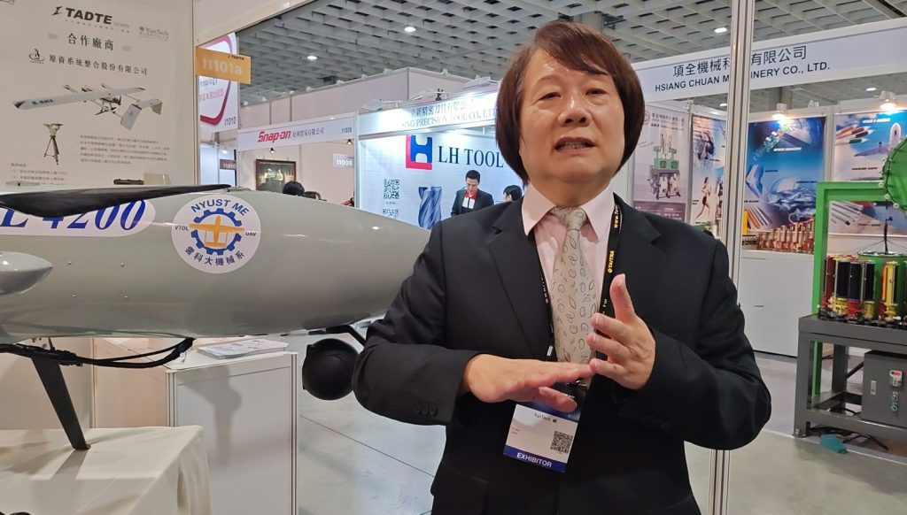 雲科大無人機團隊力推油電混合引擎　施國亮：與產業合作培育更多優秀人才