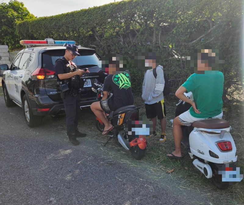 枋警加強交通宣導及取締 降低闖紅燈及未戴安全帽違規事故