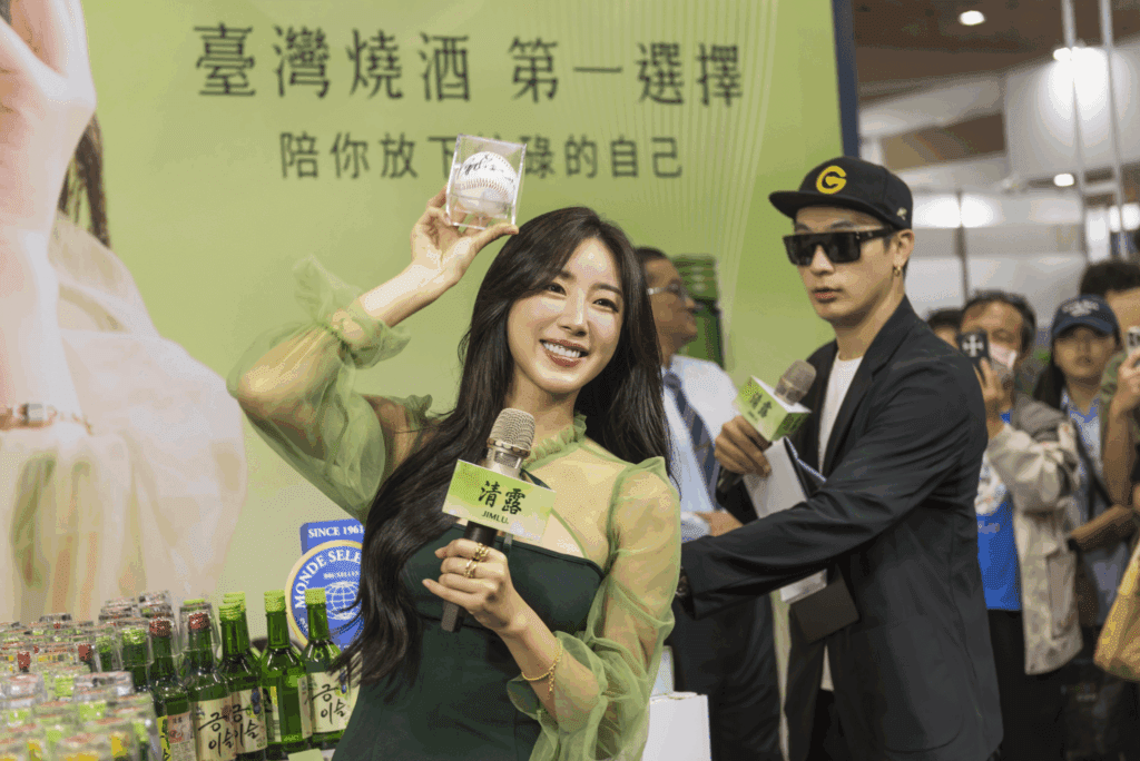 清露x安芝儇見面會　享受微醺時刻與粉絲近距離乾杯