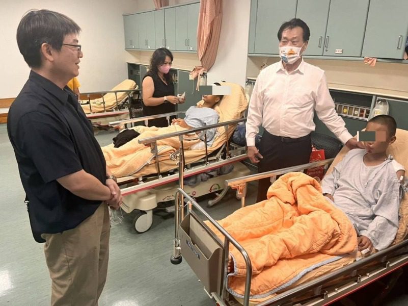 赴台東比賽國道打滑翻車！ 忠和國中棒球隊8人受傷送醫