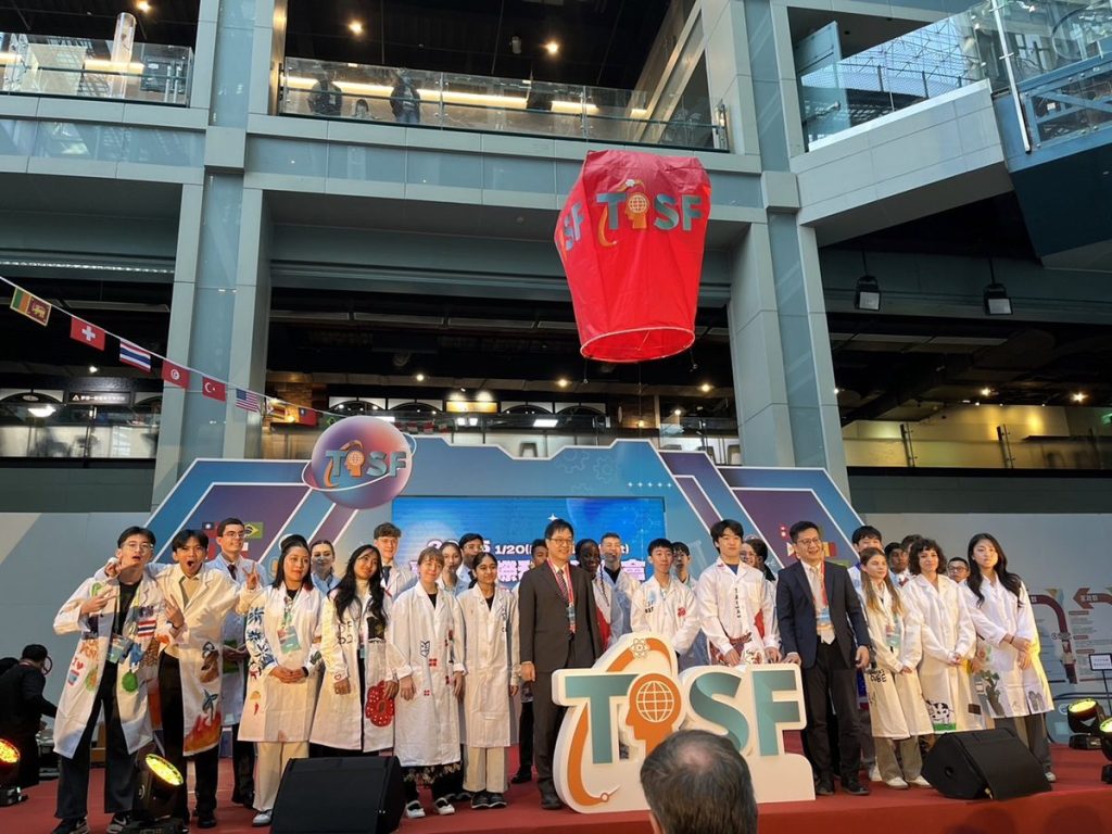 影音/走出偏鄉、展上國際　原斗國中小勇奪台灣國際科展植物學四等獎