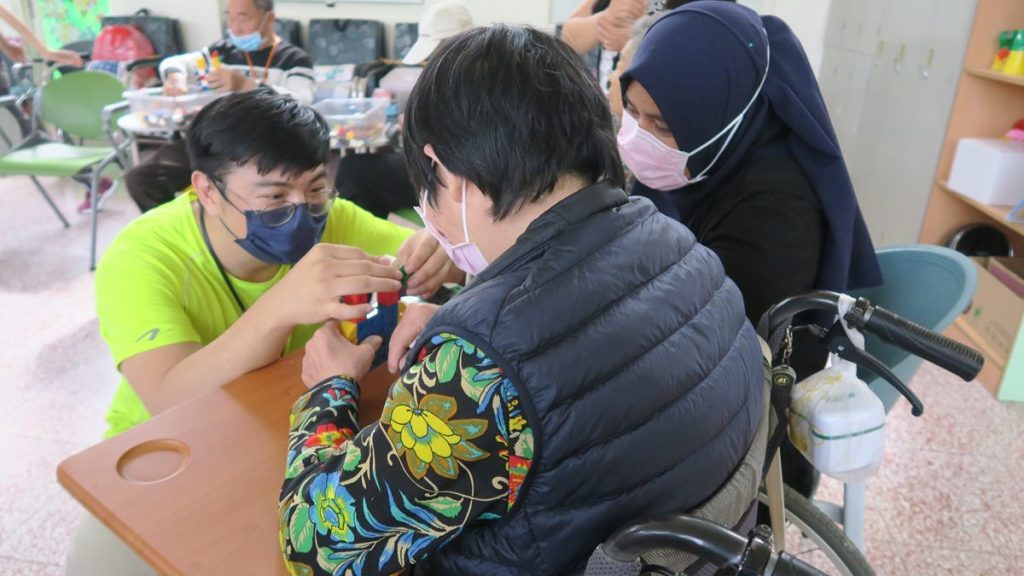 老翁越來越「孤癖」家人誤為患憂鬱症   檢查竟是罹患失智症