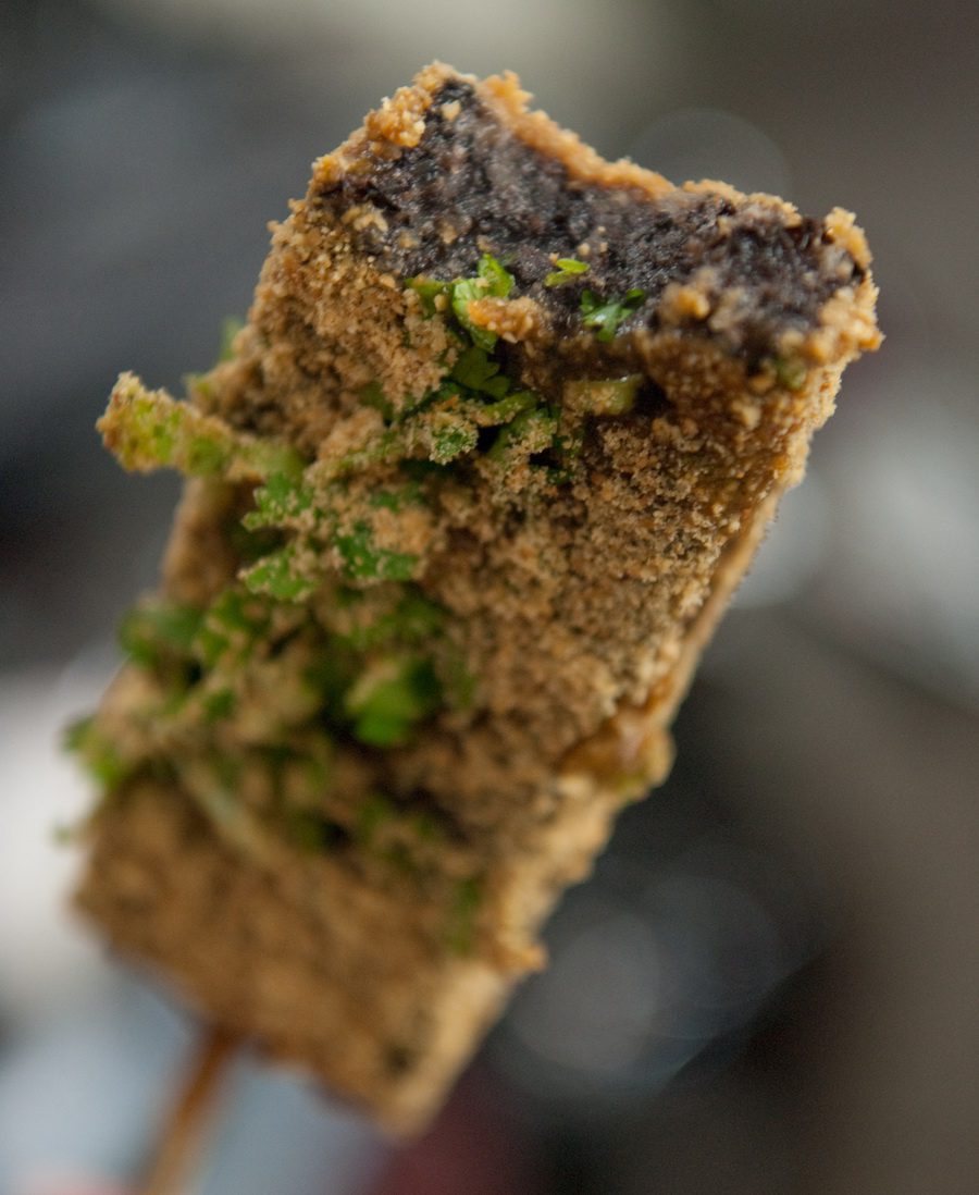 大阪世博外台灣館 豬血糕成亮點