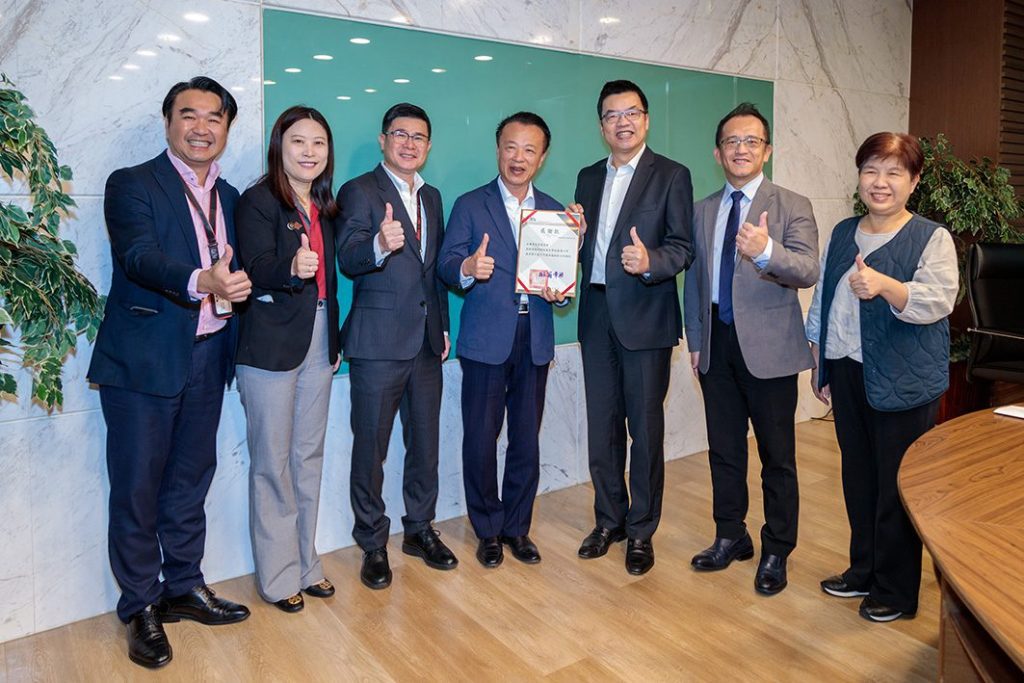 台積電助嘉義縣11所學校災後復原　翁章梁頒感謝狀