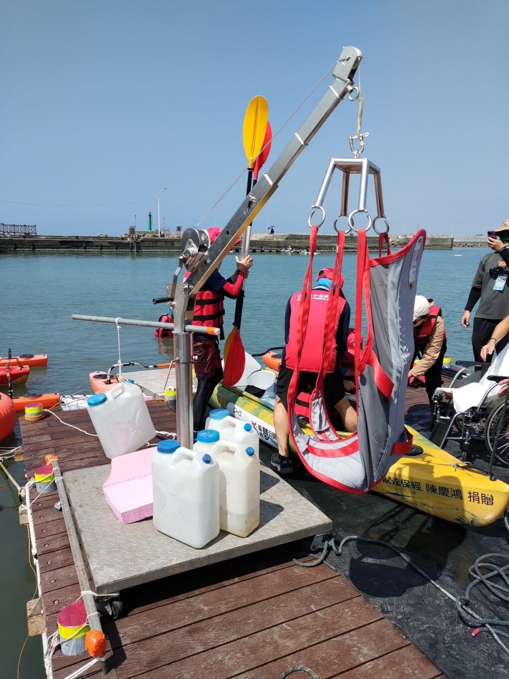 「海洋有愛 親海無礙」 海委會攜手高雄市政府共築無障礙親水新體驗　彌陀漁港海岸光廊親水斜坡10月18日啟用