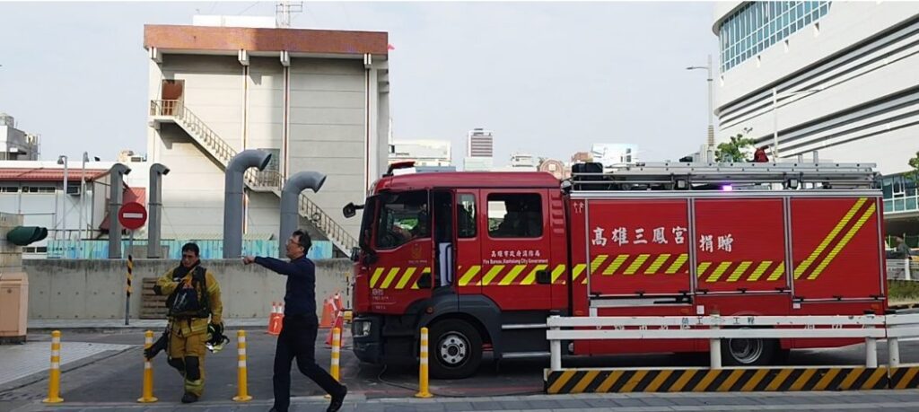 郵政博物館高雄館辦公大樓發生火警 消防人員已抵達現場處置