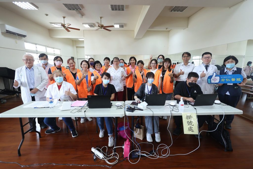 影音/宏仁醫院校園疫苗開打  志工家長幫大忙 校園疫苗接種不卡關