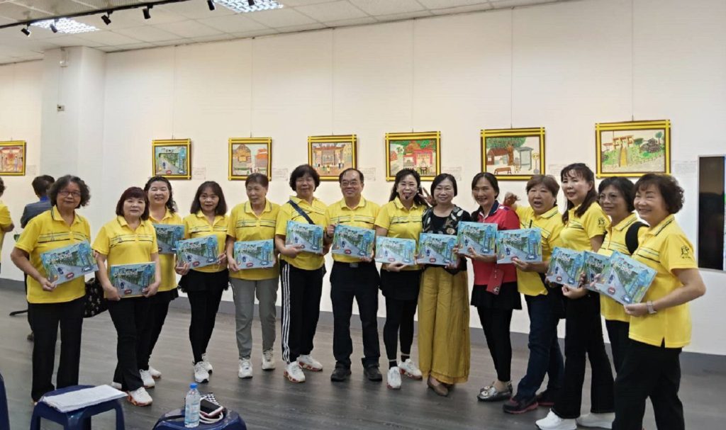 里港載興社區展鄉土畫作 《磚仔地采風輯》用繪本留住鄉愁與記憶