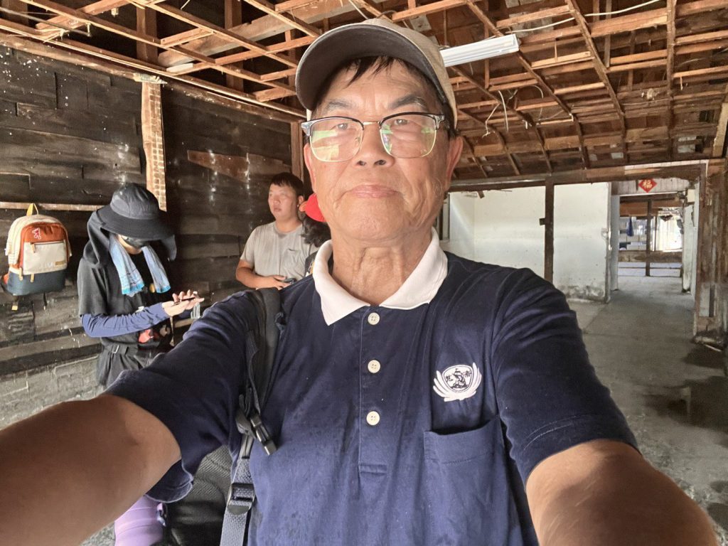 世新校友總會前會長謝雷諾 二度深入光復災區鏟土送暖