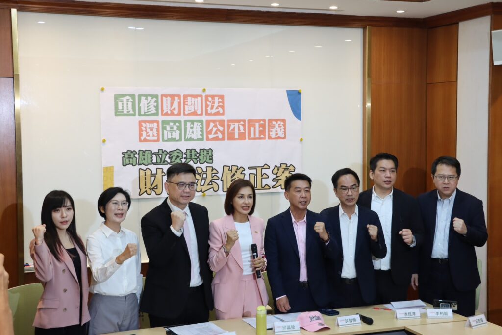 「號召高雄立委全員到齊！邱議瑩提案修財劃法：比柯志恩版為高雄多爭取150億，柯支不支持？」