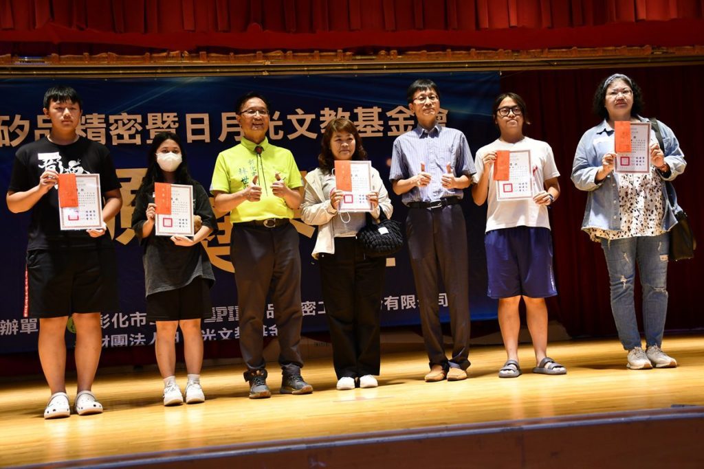 影音/矽品公司暨日月光基金會回饋地方教育為優先  頒贈低收入戶優秀學生獎學金