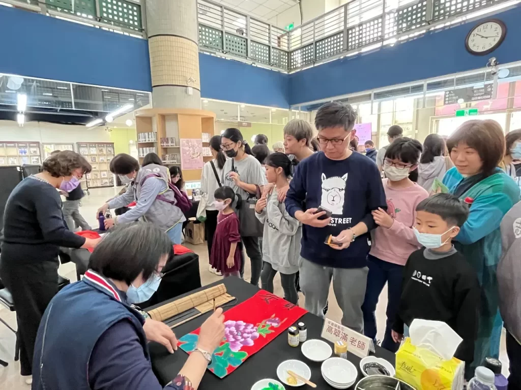 中市文化場館名家揮毫贈春聯 1/4起陸續登場迎新年