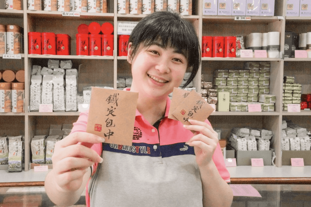 考生必備幸運物     新北送「包中」茶包     祝你榜上有名