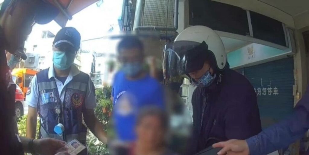 婦身體不適騎車險跌拒送醫　警消民輪番勸說送醫