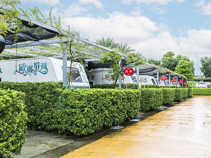 彰化最潮混搭旅宿！走進城市露營車村 體驗「偽出國」住宿！