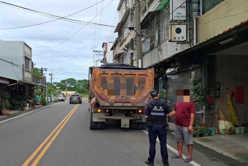 里港警大執法嚴抓違規砂石車