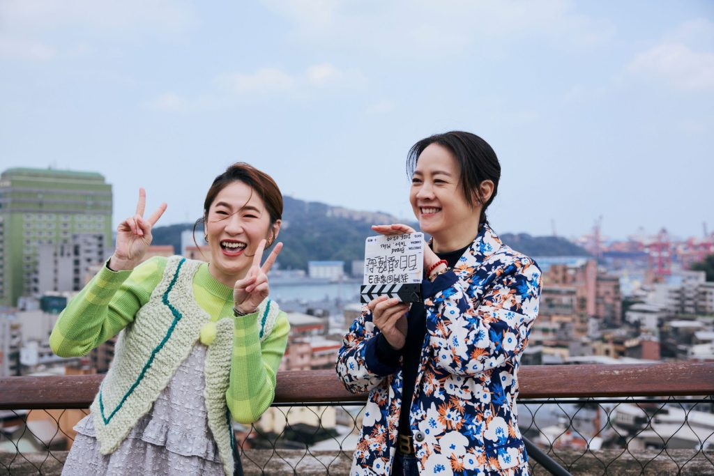 曾寶儀帶「戲劇圈的大秘寶」回家！百白返鄉基隆分享溫暖又爆笑的成長記憶