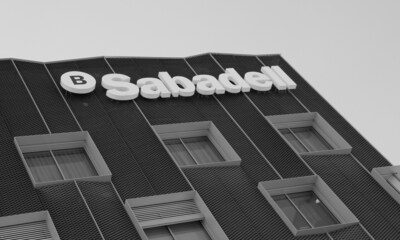 Banco Sabadell 選擇 DXC 透過由人工智能驅動的接達性測試，推進金融包容性