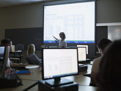 陽明交通大學電機學院將採用IBM watsonx 平台 推動生成式AI實作教學