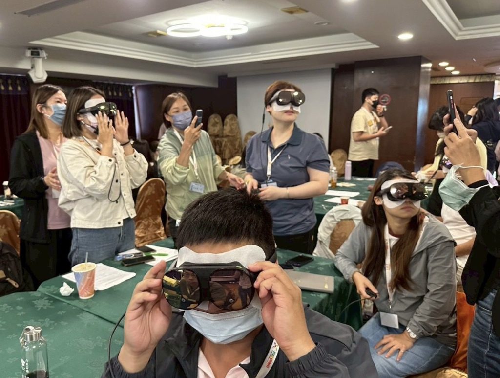 戴上VR走進失智者世界　長照工作坊學員直呼震撼體驗