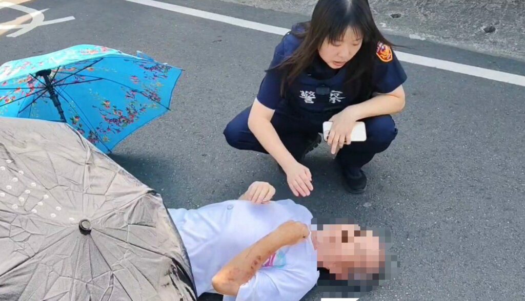 【老翁跌倒路中  中埔警即時救援】