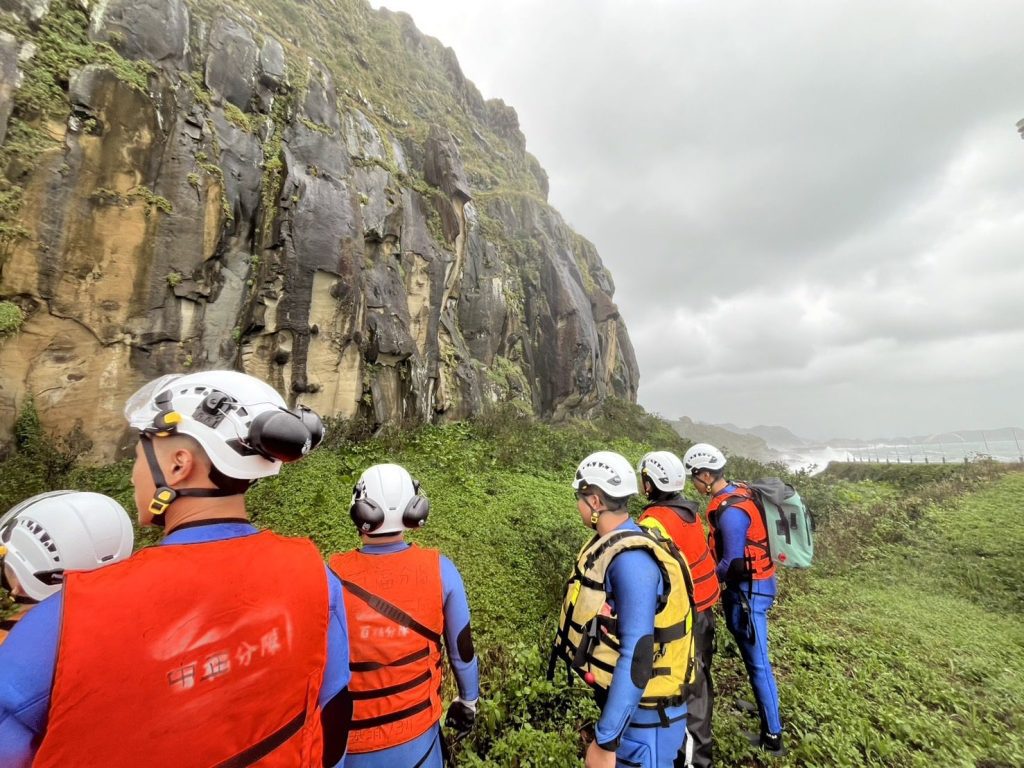 獨自來基隆看海迷途2天　警消冒雨搜救終尋回失聯老翁