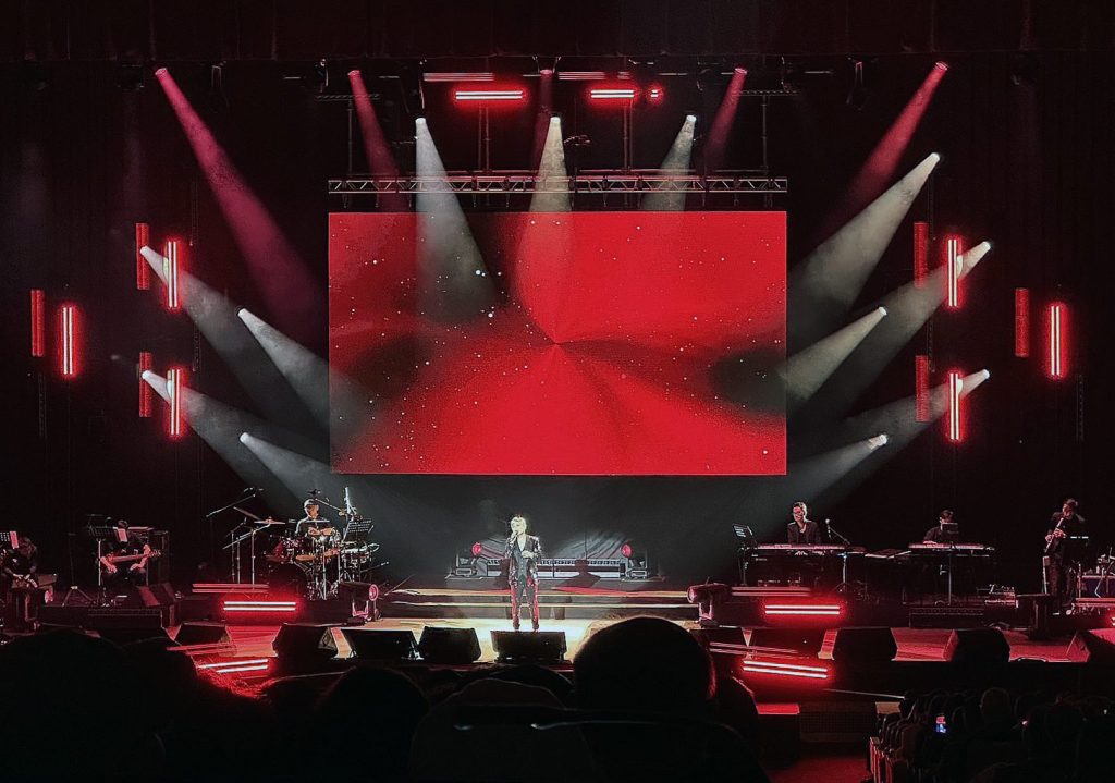 黃小琥台中場大腿舞與全民共舞 開場燈十次只為看清觀眾臉