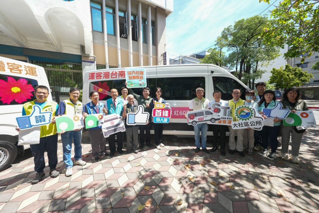 9人小巴進社區　高雄紅60區間公車啟航　通勤轉乘更便利