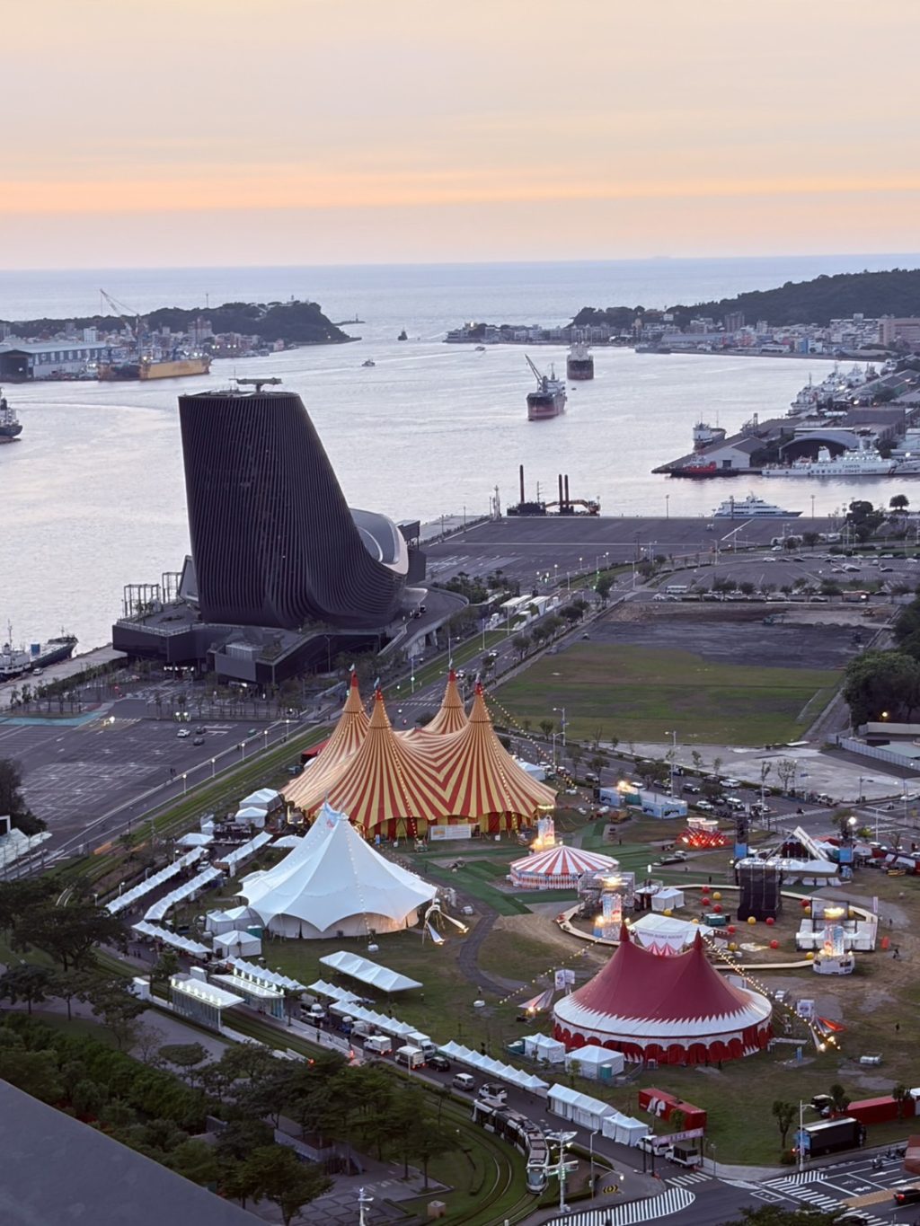 世界馬戲高手齊聚高雄　三頂巨型馬戲篷港都夢幻現身 亞洲最大馬戲藝術節10月登場