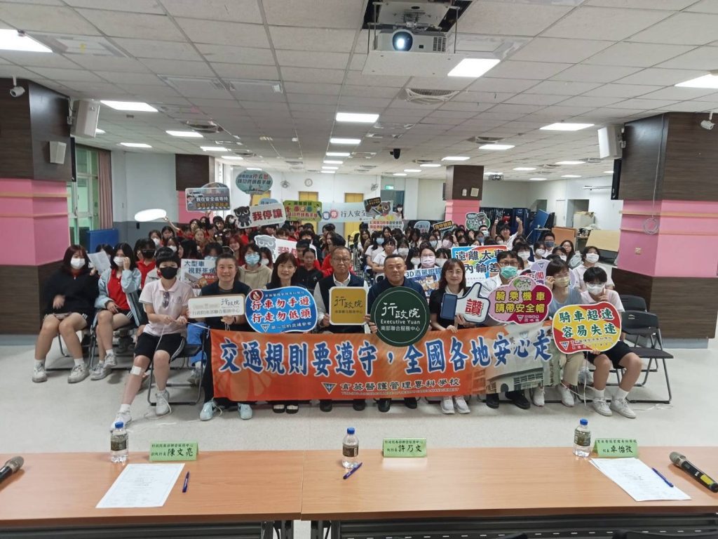 機關攜手推動交通安全教育　高雄區監理所與行政院南部聯合服務中心前往校園宣導