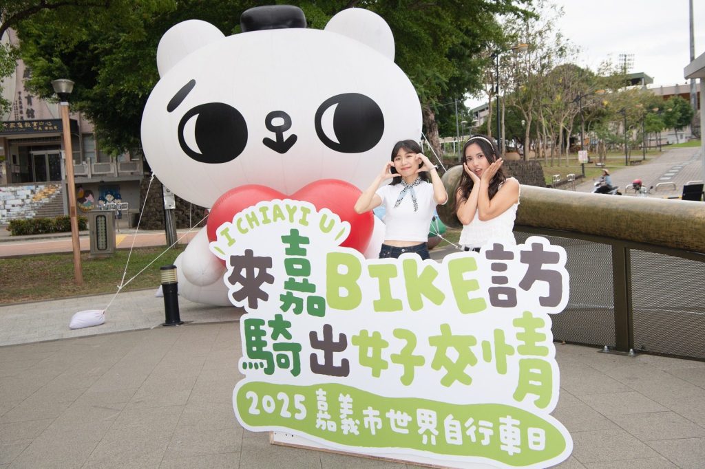 蘭潭湖畔的自行車約定  打卡爽爽貓拿大獎