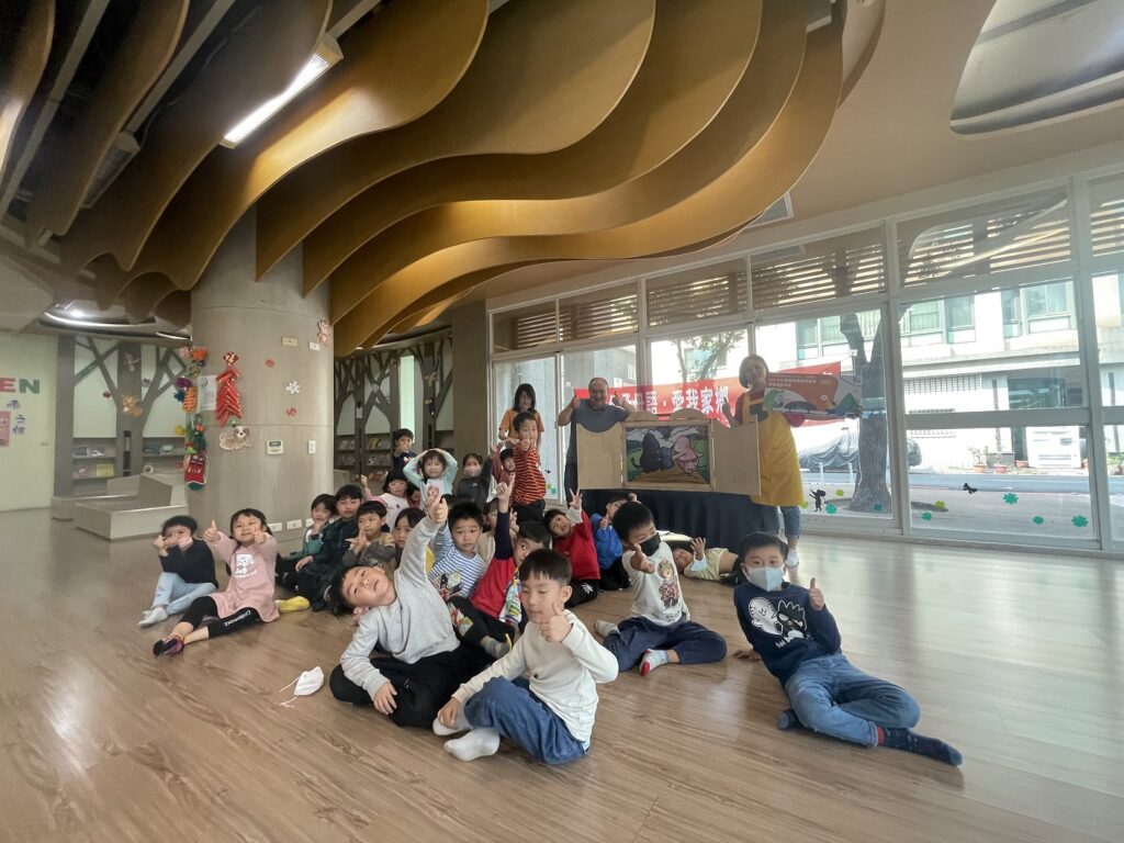 高市圖小港分館響應世界母語日　結合社區及幼兒園共譜母語樂章